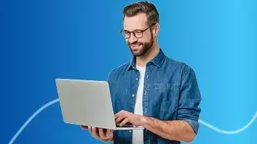 Onboarding rehberi afişi, dizüstü bilgisayar kullanan bir adamla.