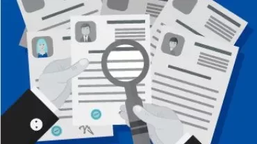 Özgeçmiş yığınını inceleyen kişi simgesi.